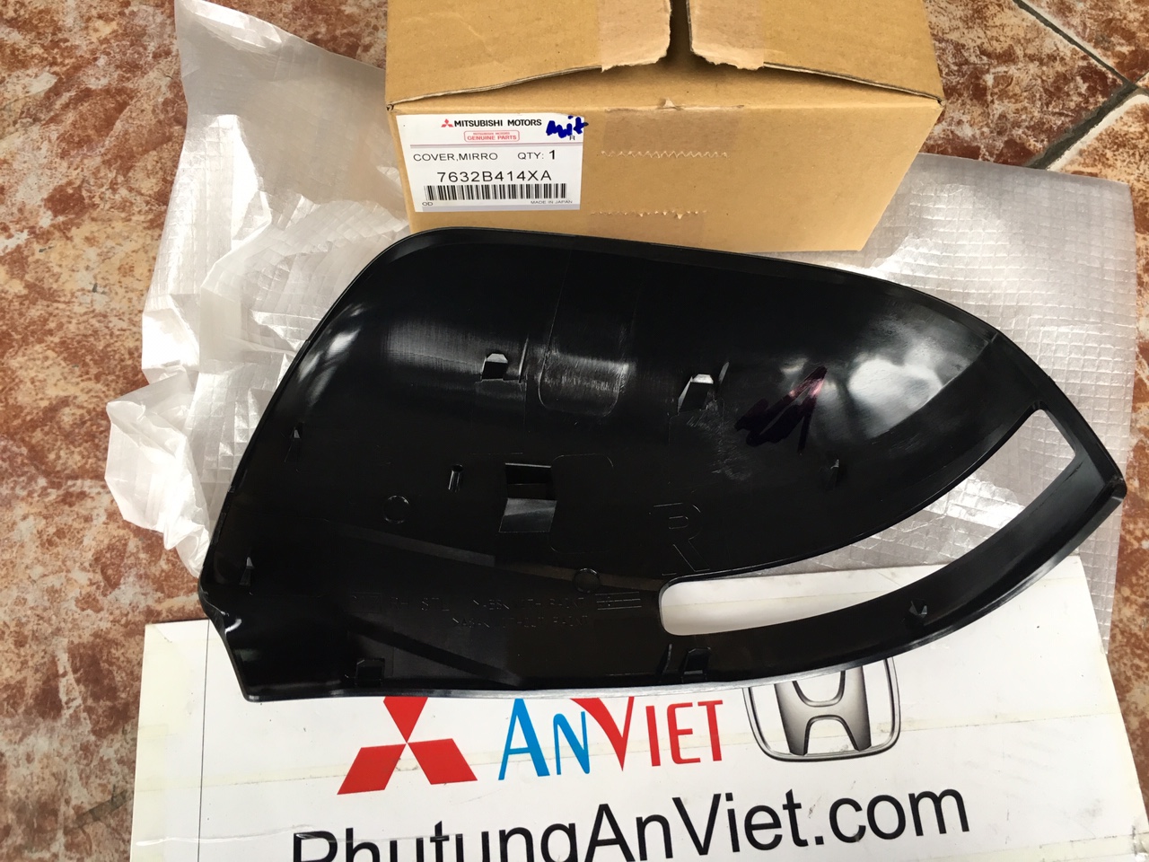 Ốp gương chiếu hậu xe Mitsubishi Outlander 