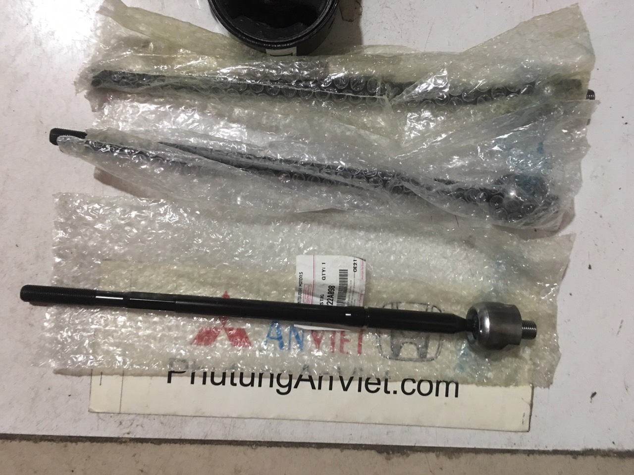 Rô tuyn lái ngoài xe mitsubishi Mirage