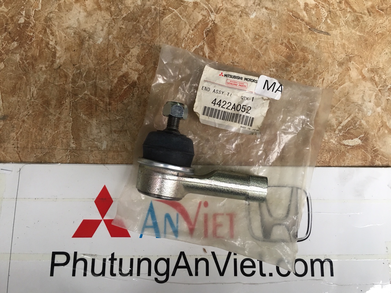 Rô tuyn lái ngoài xe Mitsubishi Outlander 