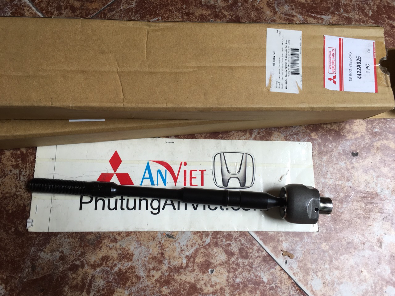 Rô tuyn lái ngoài xe mitsubishi Zinger