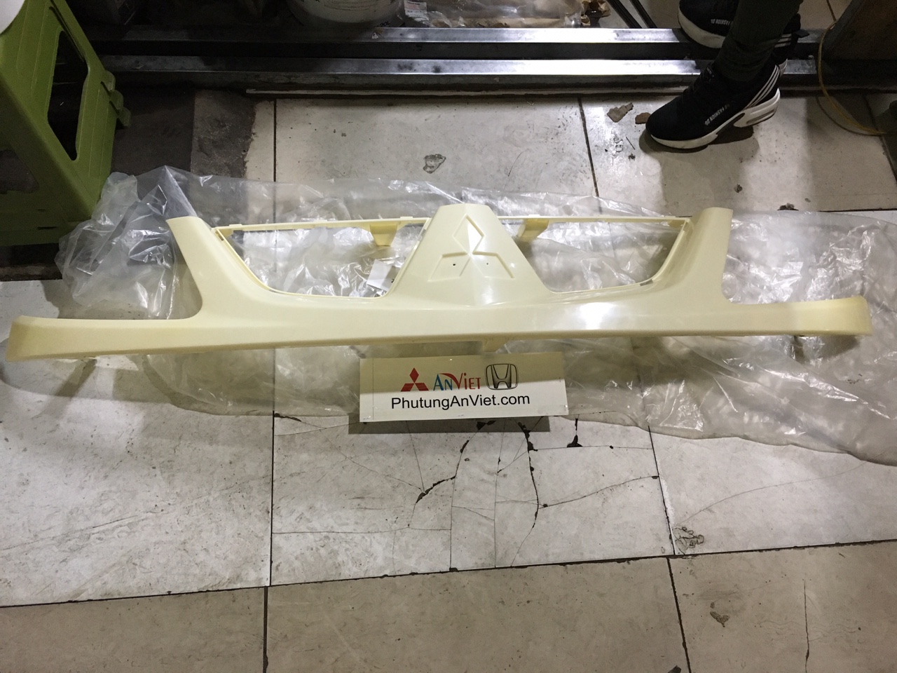 Sừng hươu xe Mitsubishi Jolie 