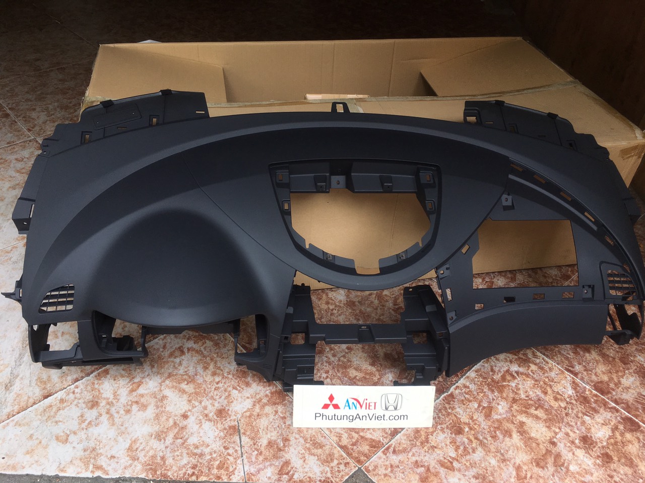 Táp lô xe mitsubishi Grandis 
