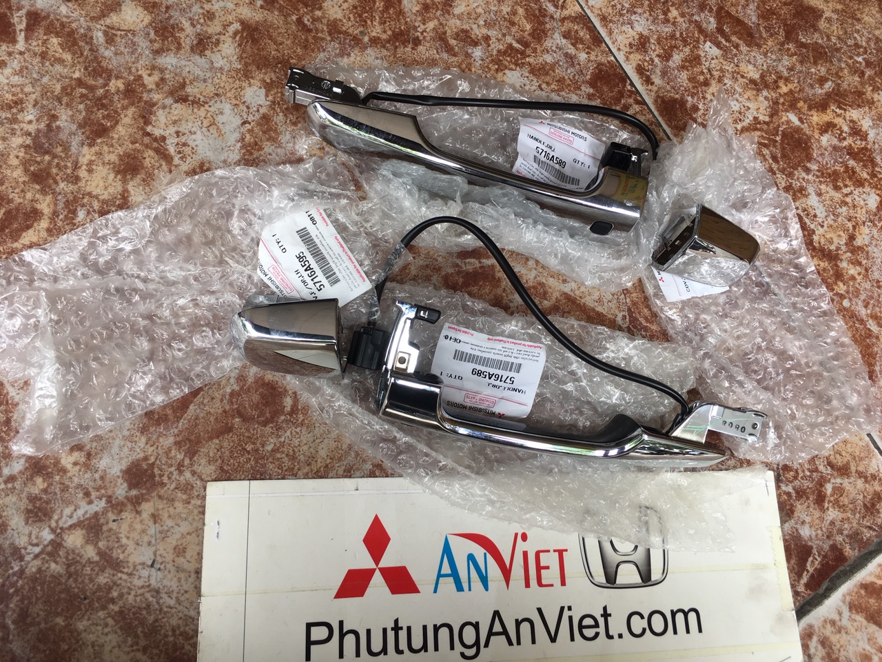 Tay mở xe mitsubishi Pajero Sport