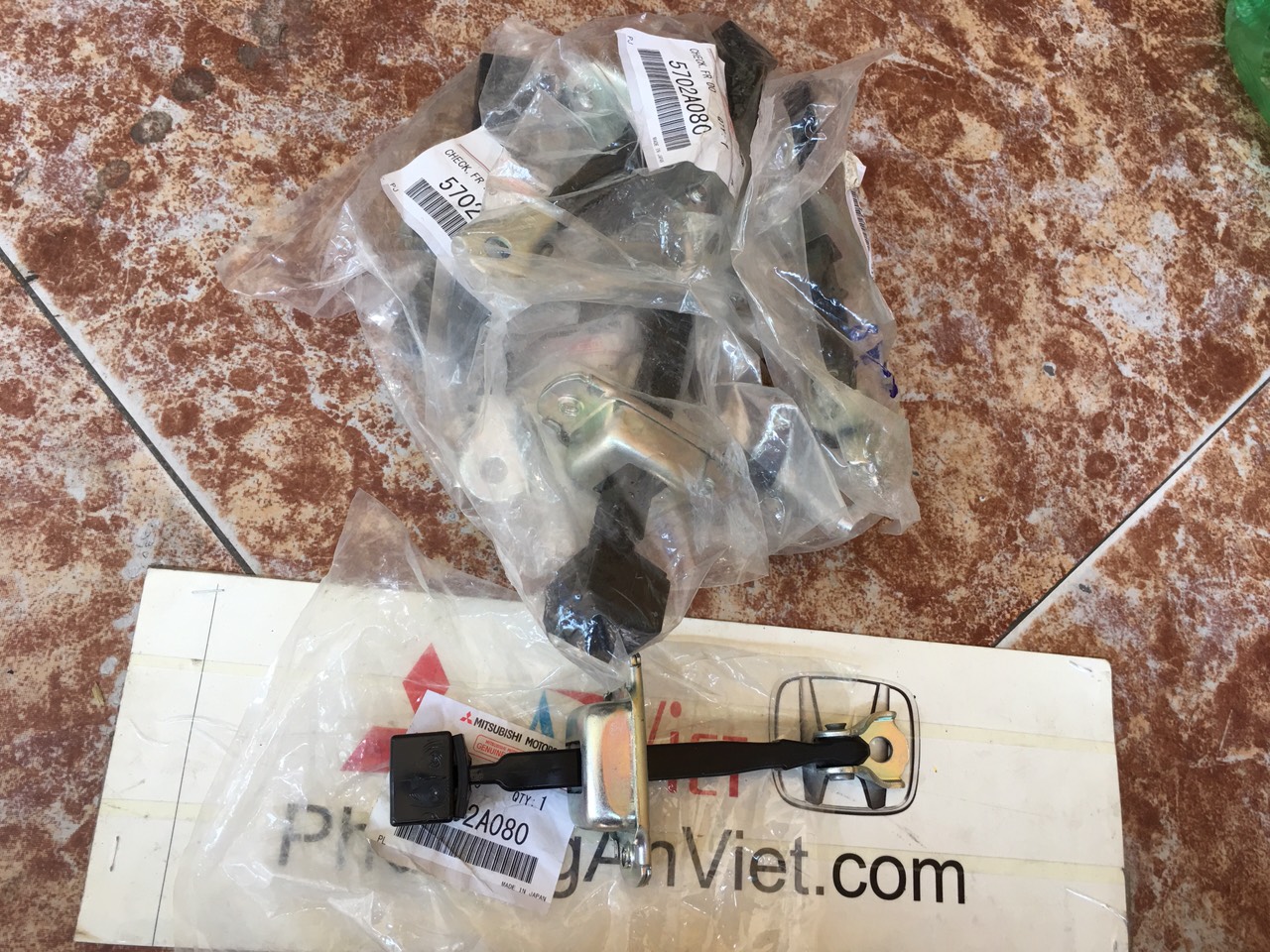 Thanh hạn chế cửa xe mitsubishi Pajero Sport