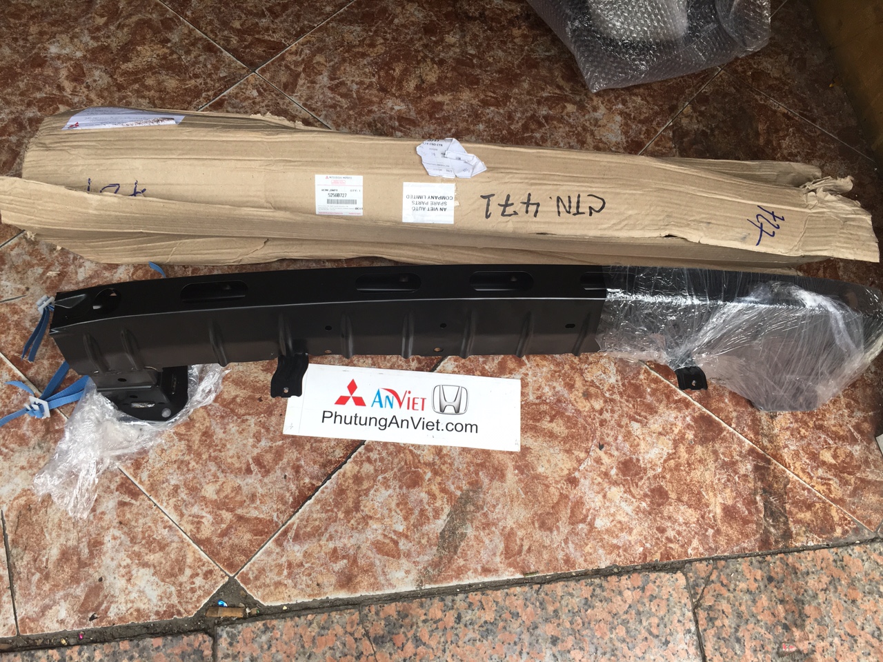 Xương đỡ ba đờ sốc xe Mitsubishi Attrage