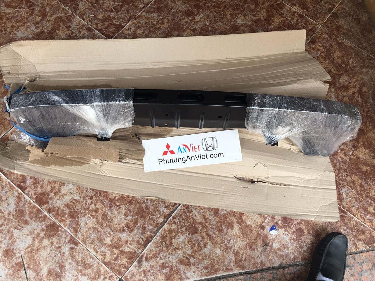 Xương đỡ cản trước xe mitsubishi Attrage