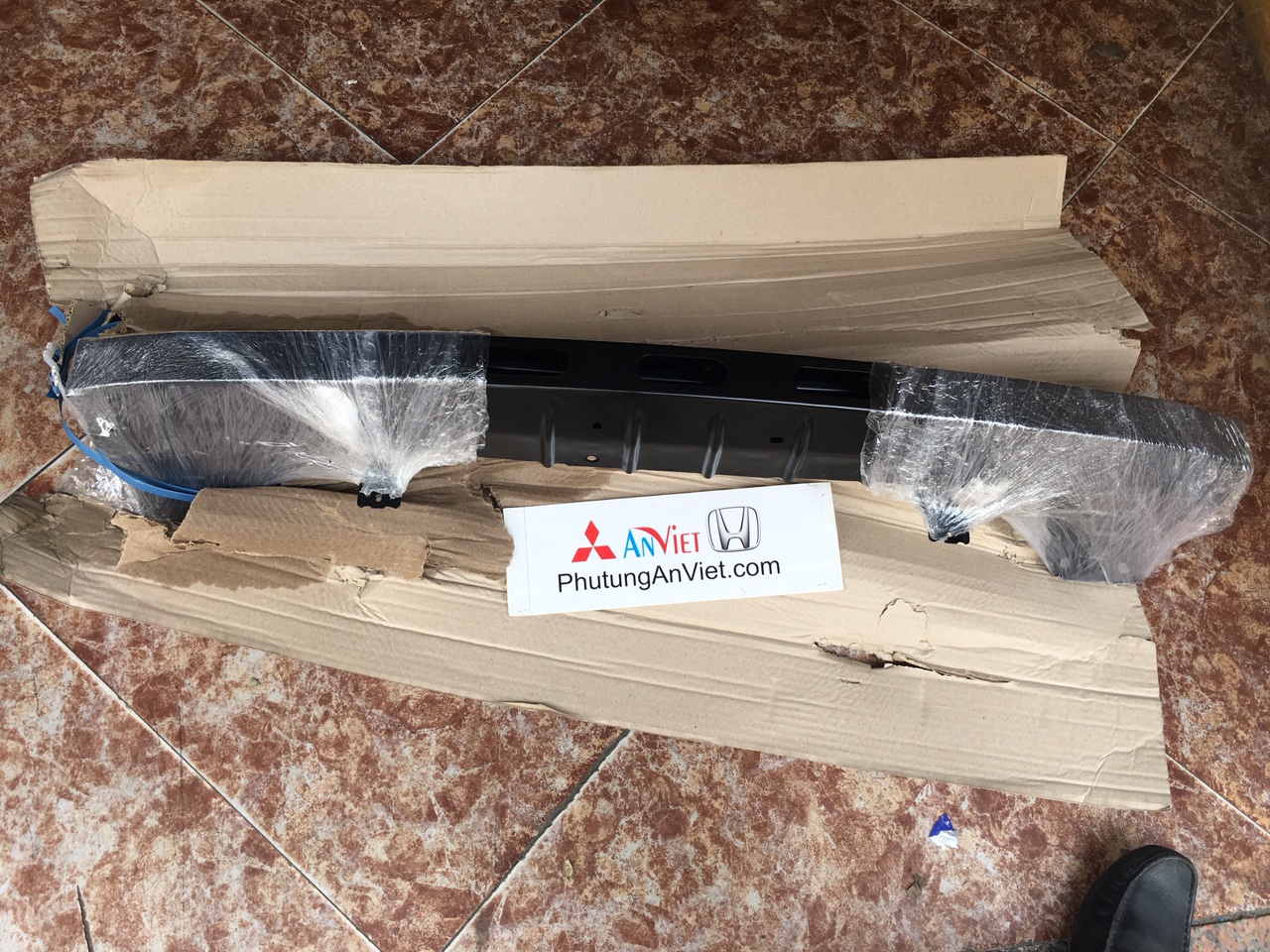 Xương đỡ cản trước xe mitsubishi Mirage
