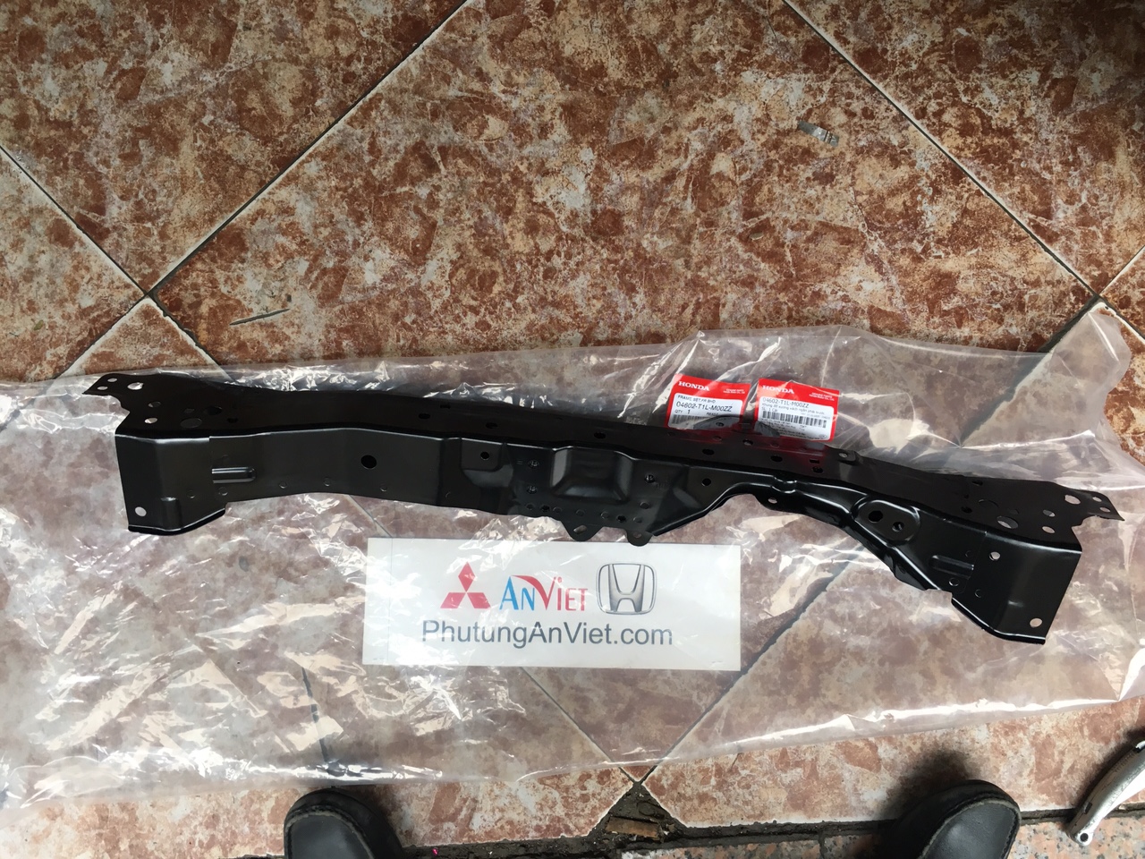 Xương đỡ két nước xe honda CRV